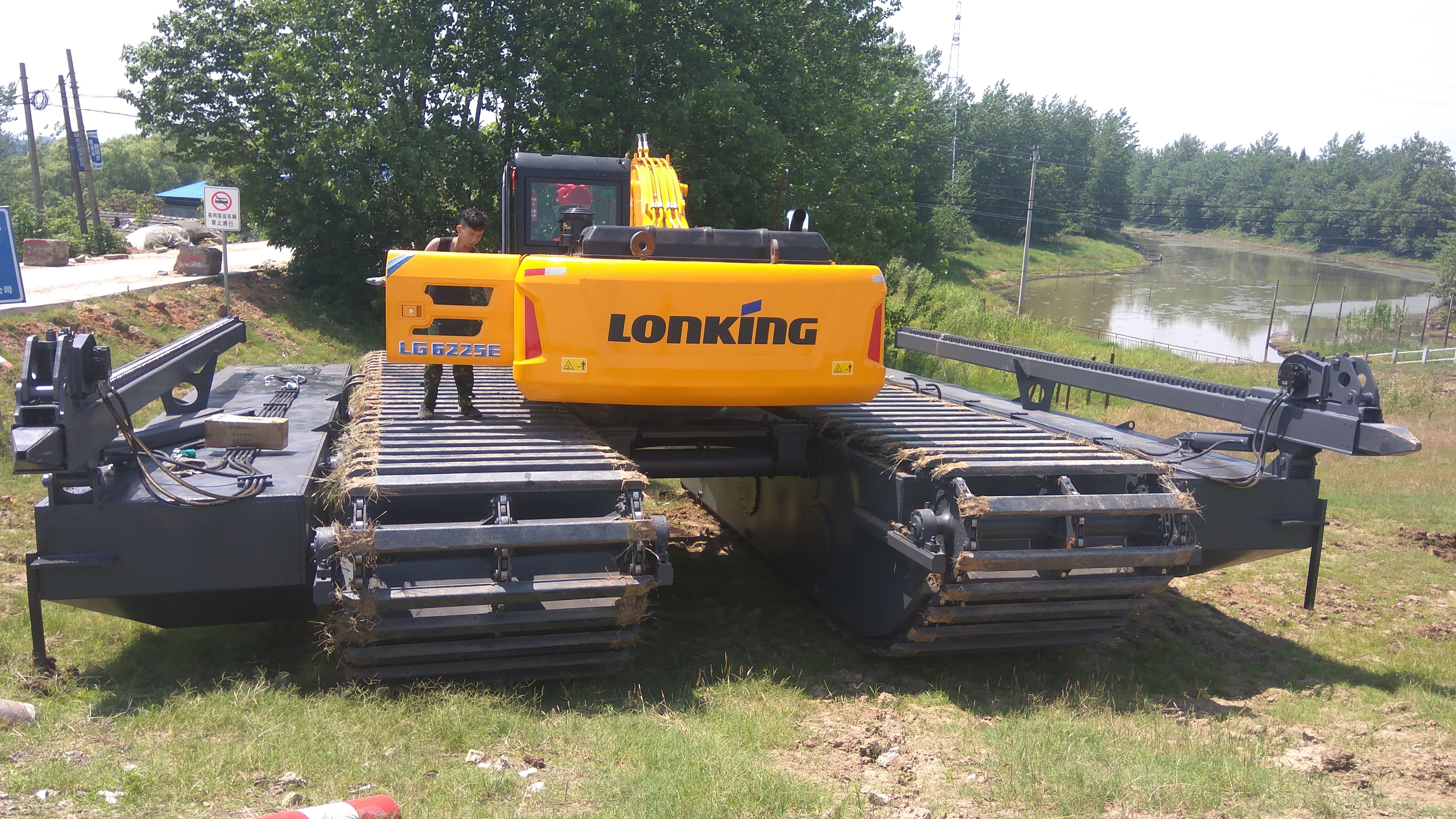 GET210深水側浮箱立柱配龍工挖掘機